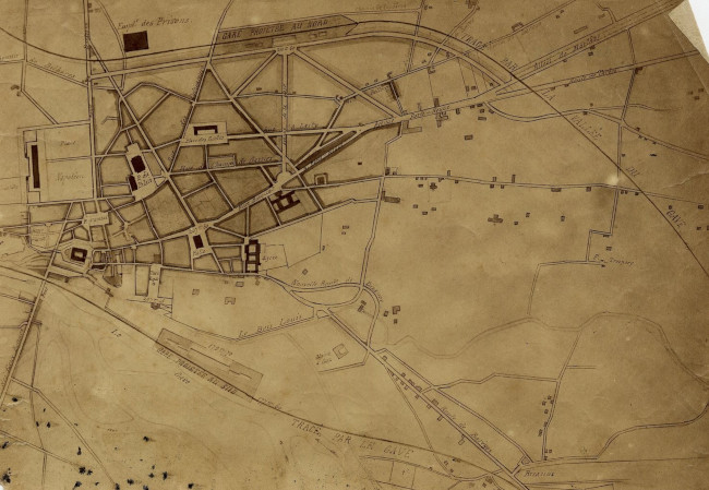 Plan de la Ville de Pau représentant les projets de gare au sud et nord de la ville