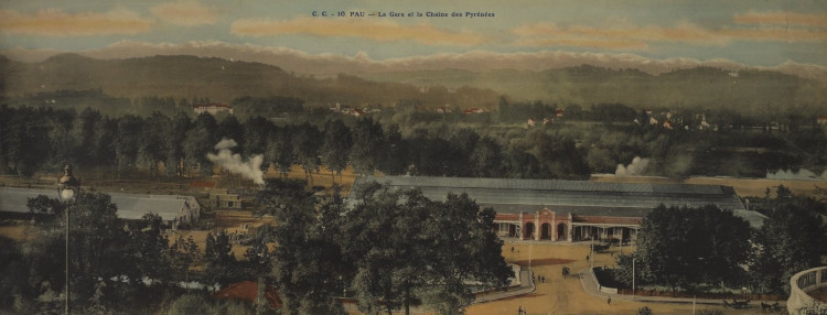  Vue plongeante sur la gare de Pau depuis le Boulevard des Pyrénées à Pau, entre 1908 et 1925