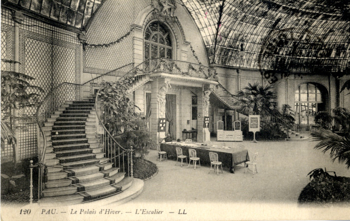 L’image représente le grand escalier du Palais d’hiver » width=